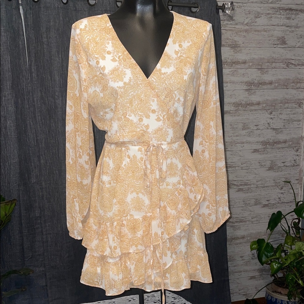 Elegant Long Sleeve Dress in Cream and Yellow
